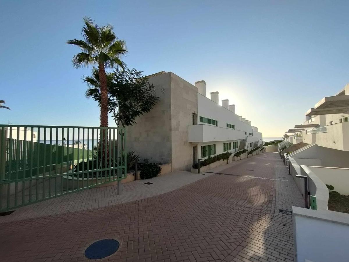 La Invencible 1ª Linea Playa Apartment